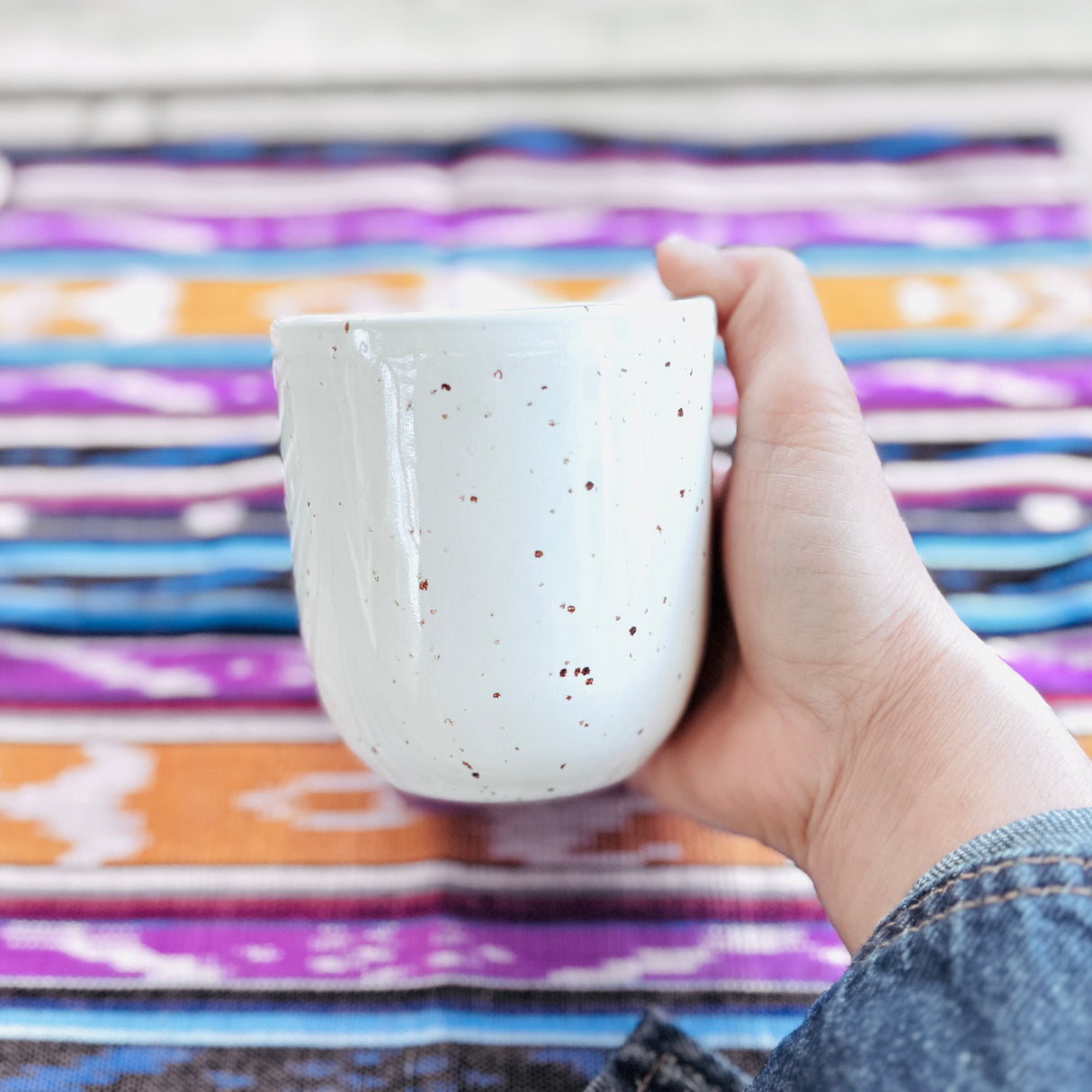 Mug à Cacao 🤍 en grès blanc moucheté