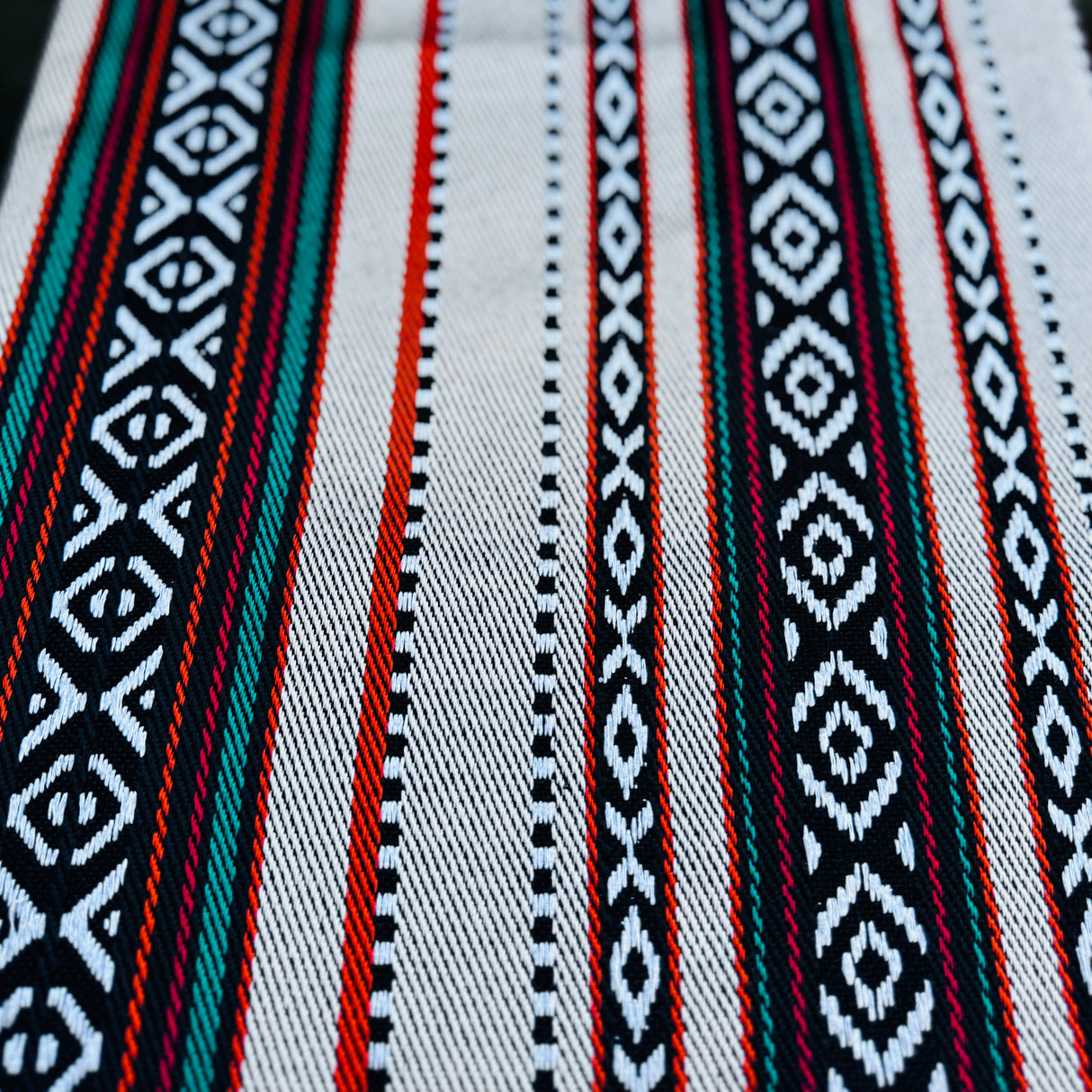 Tissus Sacré d’Autel • Mesa • Noir-Beige-Vert